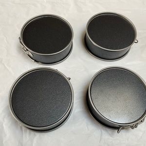 Mini cheese cake pans new in box